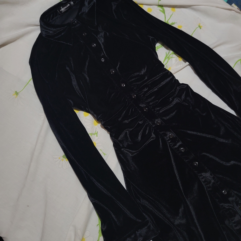Chic Black Long Sleeve Mini Velvet Dress